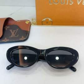 Picture of Louis Vuitton Sunglasses _SKUfw76770635fw